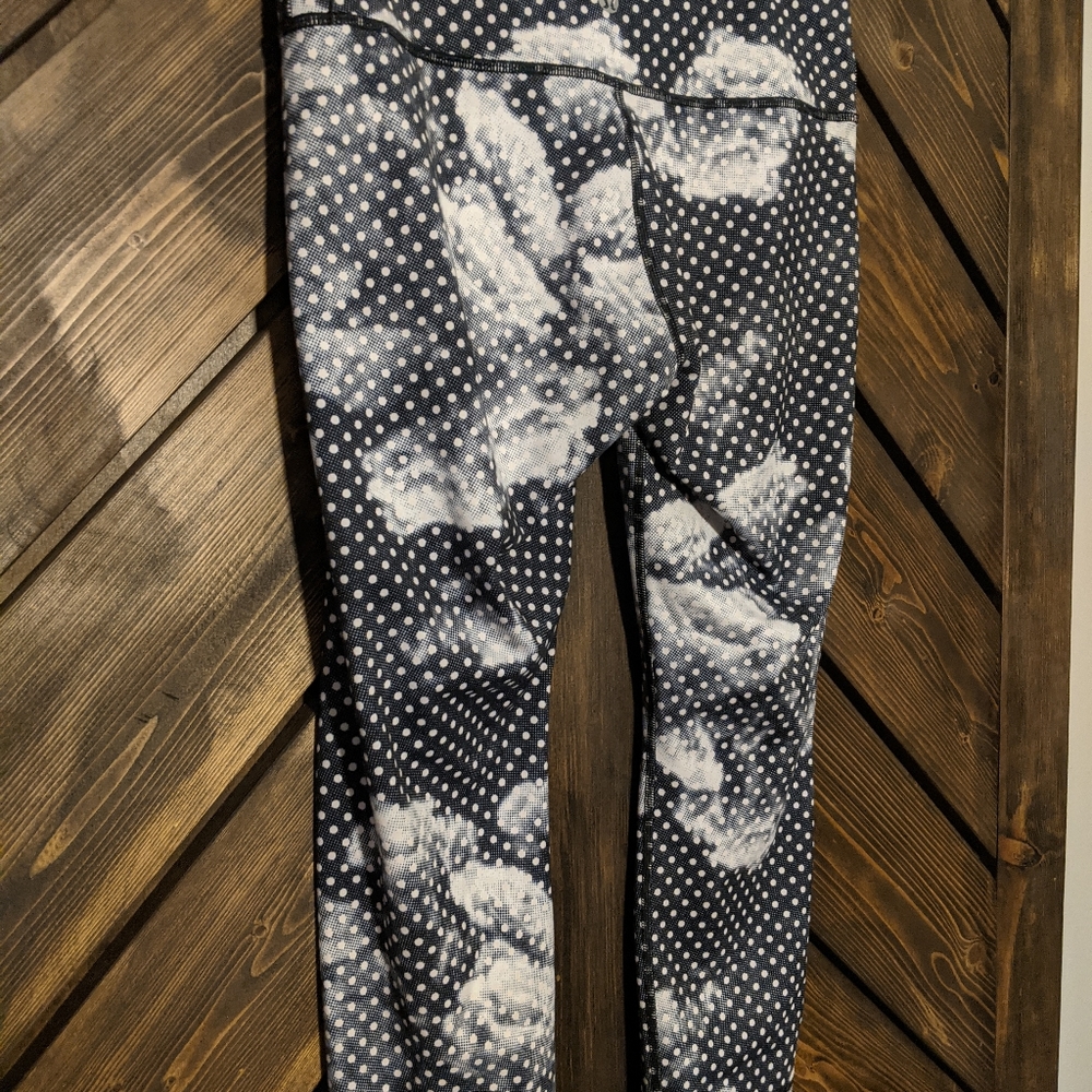 Lululemon🍋 wonder under crop patterned leggings - Picture 5 of 14